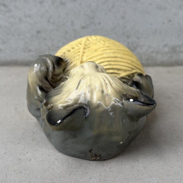 画像3: VINTAGE ANTIQUE CHALKWEAR CAT ヴィンテージ アンティーク チョークウェア 猫 ねこ オブジェ / コレクタブル ディスプレイ インテリア ストリングホルダー 毛糸ホルダー 置物 動物 アメリカ (3)