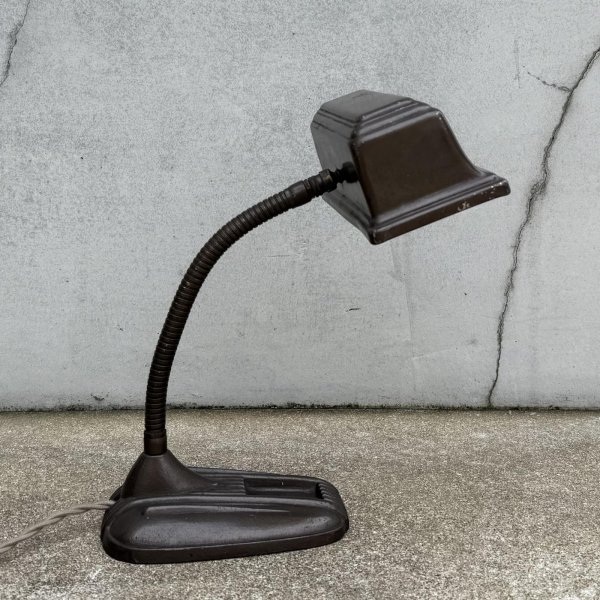 画像4: VINTAGE ANTIQUE DESKLAMP ヴィンテージ アンティーク デスクランプ スタンドライト 卓上ライト テーブルランプ 照明 / グースネック アイアン 鉄 店舗什器 アメリカ (4)