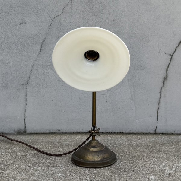 画像2: VINTAGE ANTIQUE FARIES DESKLAMP STANDLIGHT ヴィンテージ アンティーク フェアリーズ デスクライト スタンドライト 卓上照明 / コレクタル テーブルランプ ブラス ミルクガラスシェード 真鍮 E26 店舗什器 アメリカ  (2)
