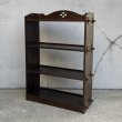 画像1: ANTIQUE VINTAGE アンティーク ヴィンテージ 昭和レトロ 古道具 くさび棚 楔棚 本棚 / 木製 収納 4段 棚 家具 古家具 古民家 蔵 うぶだし (1)