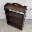 画像5: ANTIQUE VINTAGE アンティーク ヴィンテージ 昭和レトロ 古道具 くさび棚 楔棚 本棚 / 木製 収納 4段 棚 家具 古家具 古民家 蔵 うぶだし (5)