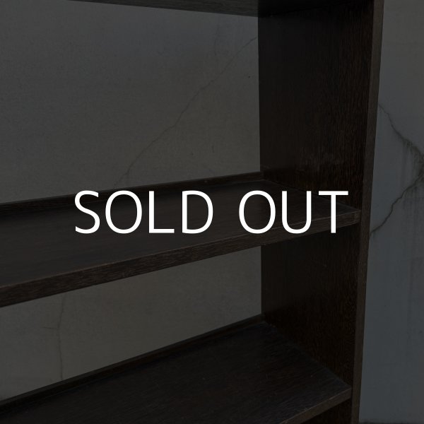 画像9: ANTIQUE VINTAGE アンティーク ヴィンテージ 昭和レトロ 古道具 くさび棚 楔棚 本棚 / 木製 収納 4段 棚 家具 古家具 古民家 蔵 うぶだし (9)