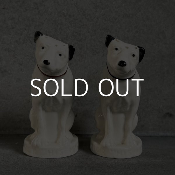 画像2: VINTAGE ANTIQUE VICTOR NIPPER DOG SALT AND PEPPER SHAKERS ヴィンテージ アンティーク ビクター ニッパー犬 ソルト＆ペッパー 塩胡椒入れ オブジェ / 陶器 コレクタブル 置物 雑貨 アメリカ (2)