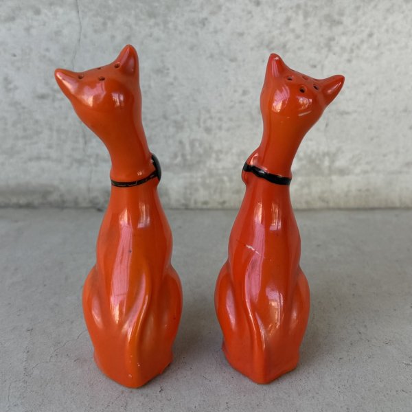 画像2: VINTAGE ANTIQUE CAT SALT AND PEPPER SHAKERS ヴィンテージ アンティーク 猫 ねこ ソルト＆ペッパー 塩胡椒入れ / 陶器 コレクタブル オブジェ 置物 雑貨 輸出用 日本製 JAPAN (2)