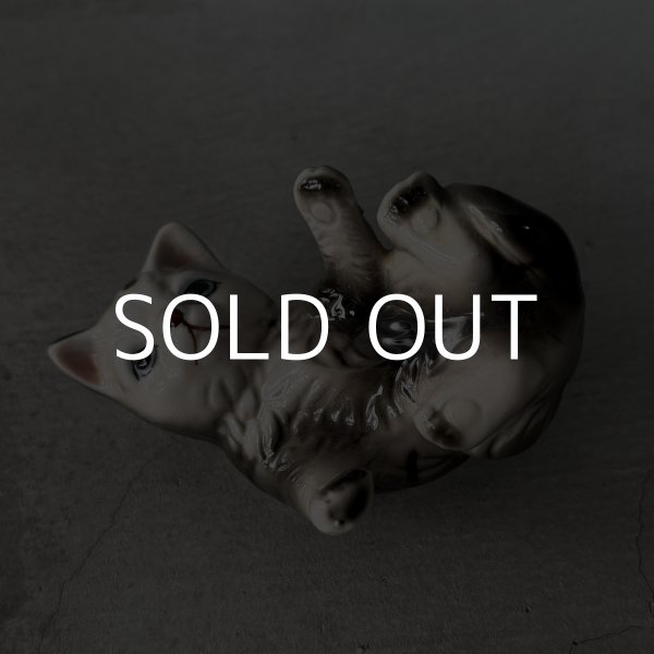 画像3: VINTAGE ANTIQUE CAT FIGURINE ヴィンテージ アンティーク 猫 ネコ オブジェ 陶器 / コレクタブル インテリア 子猫 置物 雑貨 3匹 セット アメリカ  (3)