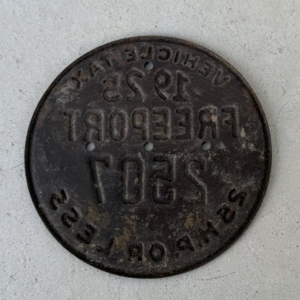 画像2: VINTAGE ANTIQUE FREEPORT PLATE ヴィンテージ アンティーク 車両登録税 プレート ナンバープレート ライセンスプレート / インダストリアル モーター系 ガレージ ディスプレイ 車 1925年 アメリカ (2)