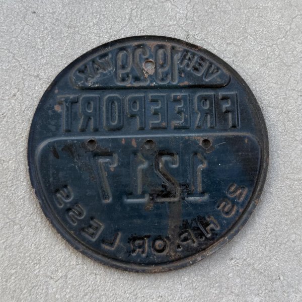 画像2: VINTAGE ANTIQUE FREEPORT PLATE ヴィンテージ アンティーク 車両登録税 プレート ナンバープレート ライセンスプレート / インダストリアル モーター系 ガレージ ディスプレイ 車 1929年 1217 アメリカ (2)