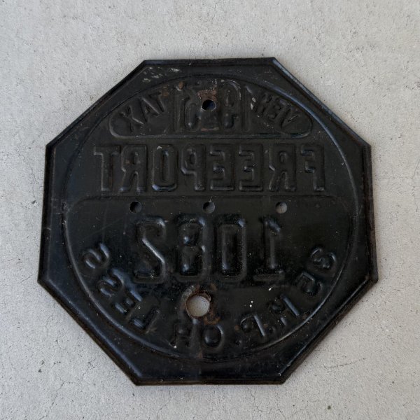 画像2: VINTAGE ANTIQUE FREEPORT PLATE ヴィンテージ アンティーク 車両登録税 プレート ナンバープレート ライセンスプレート / インダストリアル モーター系 ガレージ ディスプレイ 車 1931年 アメリカ (2)