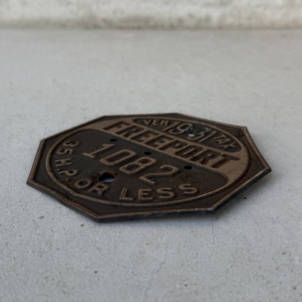 画像3: VINTAGE ANTIQUE FREEPORT PLATE ヴィンテージ アンティーク 車両登録税 プレート ナンバープレート ライセンスプレート / インダストリアル モーター系 ガレージ ディスプレイ 車 1931年 アメリカ (3)