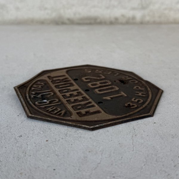 画像4: VINTAGE ANTIQUE FREEPORT PLATE ヴィンテージ アンティーク 車両登録税 プレート ナンバープレート ライセンスプレート / インダストリアル モーター系 ガレージ ディスプレイ 車 1931年 アメリカ (4)