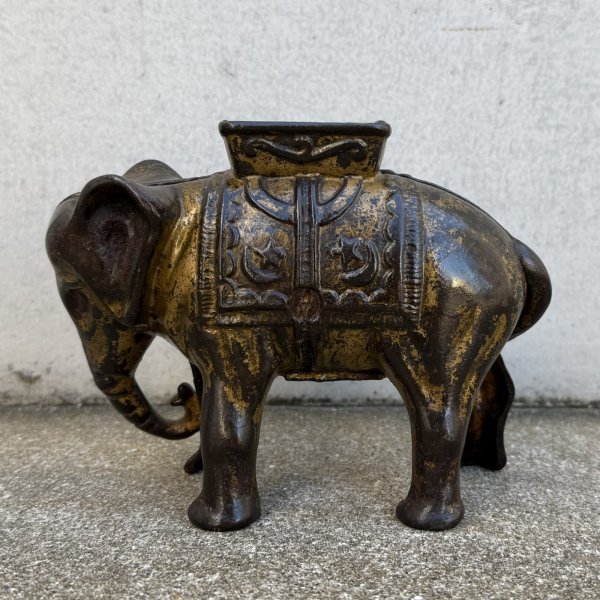 画像5: VINTAGE ANTIQUE AC WILLIAMS ELEPHANT PIGGY BANK ヴィンテージ アンティーク 象 コインバンク マネーバンク 貯金箱  / コレクタブル オブジェ インテリア ディスプレイ キャストアイアン 動物 置物 雑貨 アメリカ (5)
