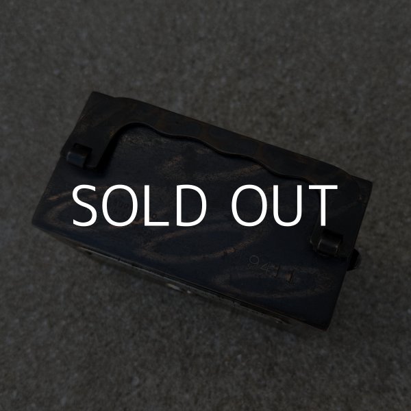 画像5: VINTAGE ANTIQUE COIN BANK JAPANNED W.F.BURNS CO. ヴィンテージ アンティーク コインバンク マネーバンク 貯金箱 ジャパンド ジャパンフィニッシュ / コレクタブル オブジェ インテリア ノベルティー 銀行 アメリカ USA (5) (5)