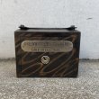 画像1: VINTAGE ANTIQUE COIN BANK JAPANNED W.F.BURNS CO. ヴィンテージ アンティーク コインバンク マネーバンク 貯金箱 ジャパンド ジャパンフィニッシュ / コレクタブル オブジェ インテリア ノベルティー 銀行 アメリカ USA (5) (1)
