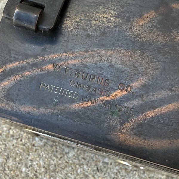 画像7: VINTAGE ANTIQUE COIN BANK JAPANNED W.F.BURNS CO. ヴィンテージ アンティーク コインバンク マネーバンク 貯金箱 ジャパンド ジャパンフィニッシュ / コレクタブル オブジェ インテリア ノベルティー 銀行 アメリカ USA (5) (7)