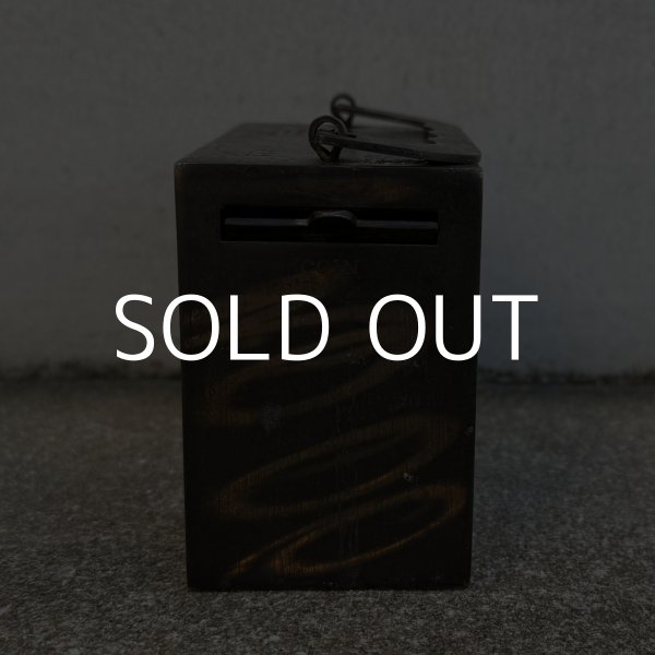 画像3: VINTAGE ANTIQUE COIN BANK JAPANNED W.F.BURNS CO. ヴィンテージ アンティーク コインバンク マネーバンク 貯金箱 ジャパンド ジャパンフィニッシュ / コレクタブル オブジェ インテリア ノベルティー 銀行 アメリカ USA (5) (3)