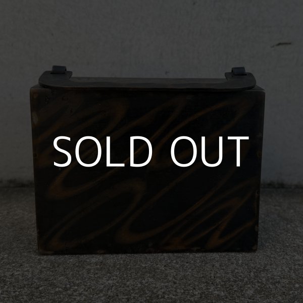 画像2: VINTAGE ANTIQUE COIN BANK JAPANNED W.F.BURNS CO. ヴィンテージ アンティーク コインバンク マネーバンク 貯金箱 ジャパンド ジャパンフィニッシュ / コレクタブル オブジェ インテリア ノベルティー 銀行 アメリカ USA (5) (2)