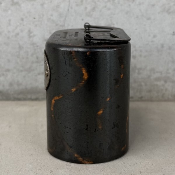 画像5: VINTAGE ANTIQUE COIN BANK JAPANNED CO BURNS ヴィンテージ アンティーク コインバンク マネーバンク 貯金箱 ジャパンド ジャパンフィニッシュ / コレクタブル オブジェ インテリア ノベルティー 銀行 アメリカ USA (6) (5)
