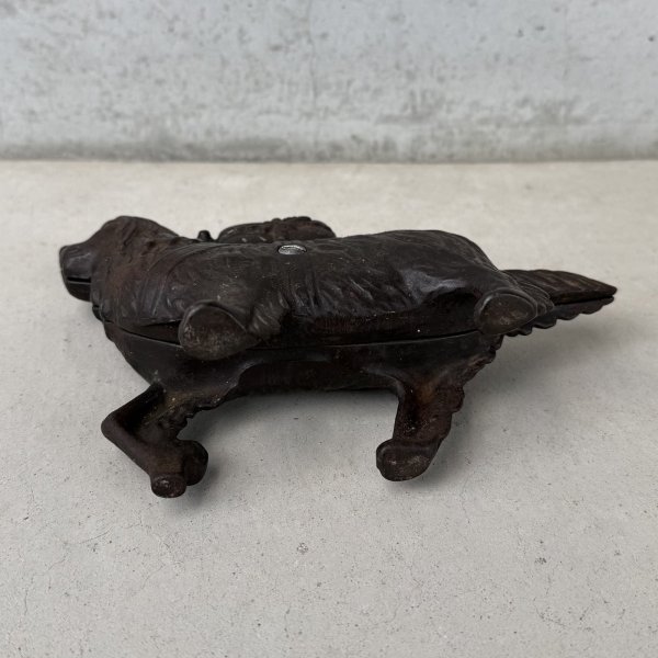 画像7: VINTAGE ANTIQUE A.C.WILLIAMS PIGGY BANK ST BERNARD RESCUE DOG ヴィンテージ アンティーク コインバンク 貯金箱 セントバーナード 犬 / コレクタブル オブジェ キャストアイアン 救助犬 置物 雑貨 鋳物 アメリカ (7)