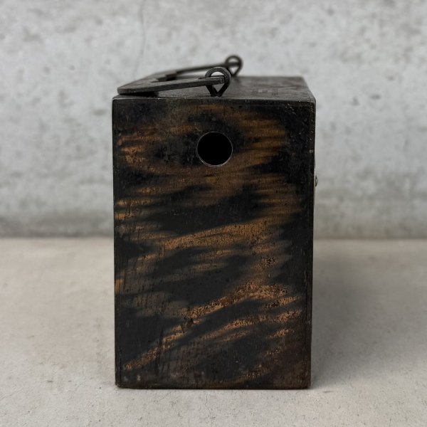 画像4: VINTAGE ANTIQUE COIN BANK JAPANNED W.F.BURNS CO. ヴィンテージ アンティーク コインバンク マネーバンク 貯金箱 ジャパンド ジャパンフィニッシュ / コレクタブル オブジェ インテリア ノベルティー 銀行 アメリカ USA (7) (4)