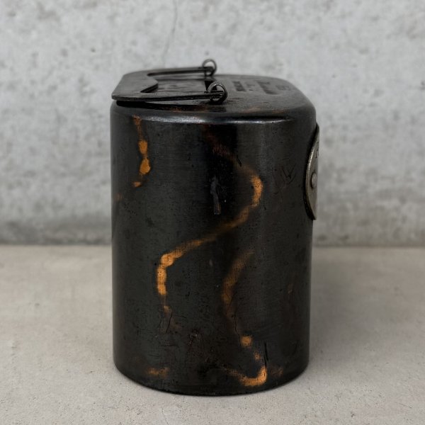 画像4: VINTAGE ANTIQUE COIN BANK JAPANNED CO BURNS ヴィンテージ アンティーク コインバンク マネーバンク 貯金箱 ジャパンド ジャパンフィニッシュ / コレクタブル オブジェ インテリア ノベルティー 銀行 アメリカ USA (6) (4)