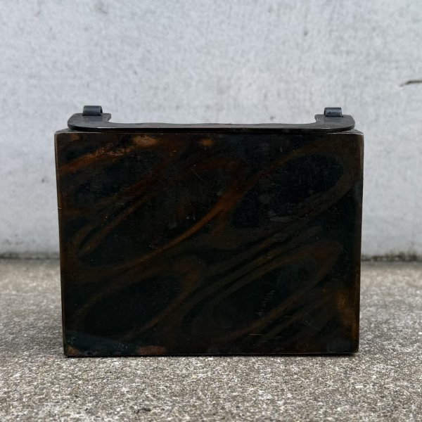 画像3: VINTAGE ANTIQUE COIN BANK JAPANNED W.F.BURNS CO. ヴィンテージ アンティーク コインバンク マネーバンク 貯金箱 ジャパンド ジャパンフィニッシュ / コレクタブル オブジェ インテリア ノベルティー 銀行 アメリカ USA (9) (3)