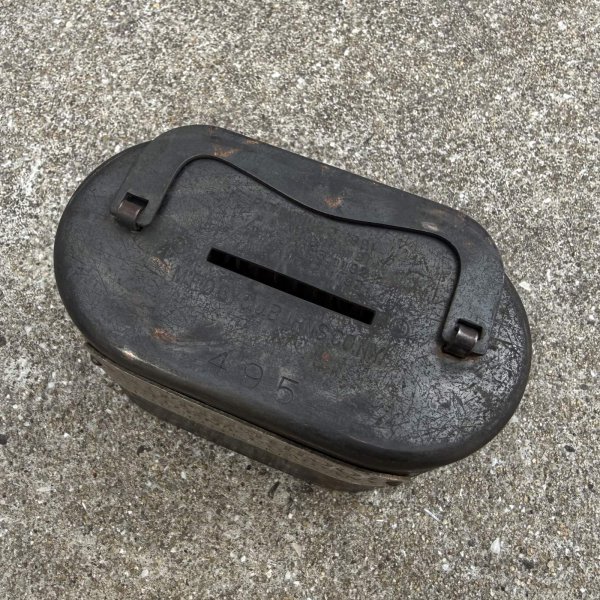 画像6: VINTAGE ANTIQUE COIN BANK JAPANNED BURNS ヴィンテージ アンティーク コインバンク マネーバンク 貯金箱 ジャパンド ジャパンフィニッシュ / コレクタブル オブジェ インテリア ノベルティー 銀行 アメリカ USA (8) (6)