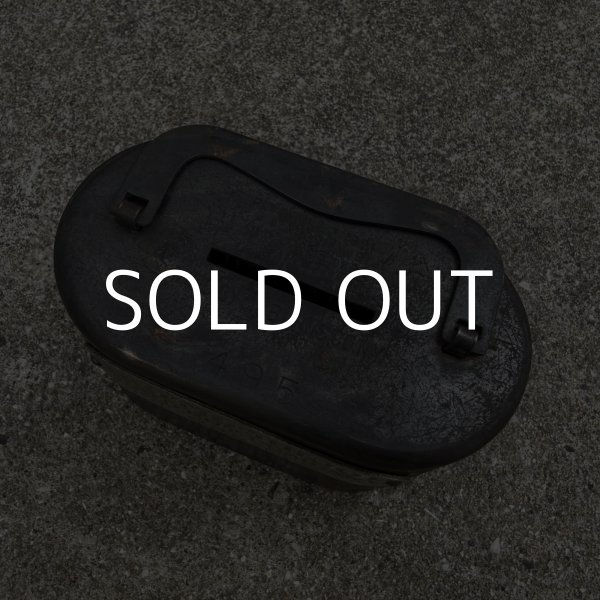 画像6: VINTAGE ANTIQUE COIN BANK JAPANNED BURNS ヴィンテージ アンティーク コインバンク マネーバンク 貯金箱 ジャパンド ジャパンフィニッシュ / コレクタブル オブジェ インテリア ノベルティー 銀行 アメリカ USA (8) (6)