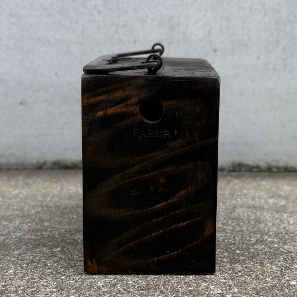 画像5: VINTAGE ANTIQUE COIN BANK JAPANNED W.F.BURNS CO. ヴィンテージ アンティーク コインバンク マネーバンク 貯金箱 ジャパンド ジャパンフィニッシュ / コレクタブル オブジェ インテリア ノベルティー 銀行 アメリカ USA (9) (5)