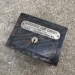 画像9: VINTAGE ANTIQUE COIN BANK JAPANNED W.F.BURNS CO. ヴィンテージ アンティーク コインバンク マネーバンク 貯金箱 ジャパンド ジャパンフィニッシュ / コレクタブル オブジェ インテリア ノベルティー 銀行 アメリカ USA (9) (9)