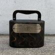 画像2: VINTAGE ANTIQUE COIN BANK JAPANNED BURNS ヴィンテージ アンティーク コインバンク マネーバンク 貯金箱 ジャパンド ジャパンフィニッシュ / コレクタブル オブジェ インテリア ノベルティー 銀行 アメリカ USA (8) (2)