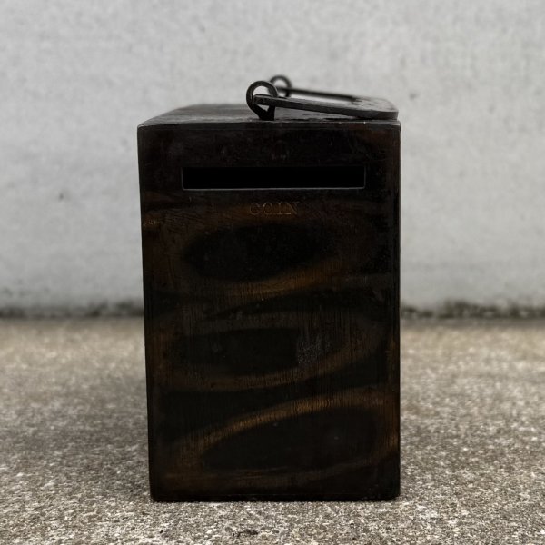 画像4: VINTAGE ANTIQUE COIN BANK JAPANNED W.F.BURNS CO. ヴィンテージ アンティーク コインバンク マネーバンク 貯金箱 ジャパンド ジャパンフィニッシュ / コレクタブル オブジェ インテリア ノベルティー 銀行 アメリカ USA (9) (4)
