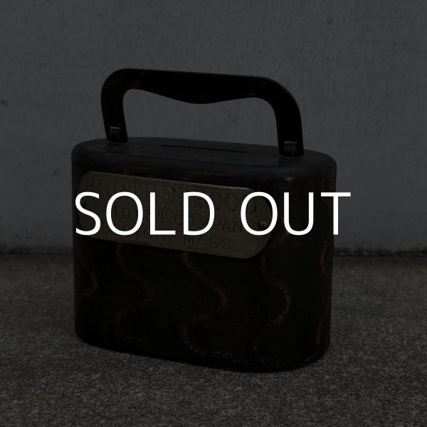 画像1: VINTAGE ANTIQUE COIN BANK JAPANNED BURNS ヴィンテージ アンティーク コインバンク マネーバンク 貯金箱 ジャパンド ジャパンフィニッシュ / コレクタブル オブジェ インテリア ノベルティー 銀行 アメリカ USA (8) (1)