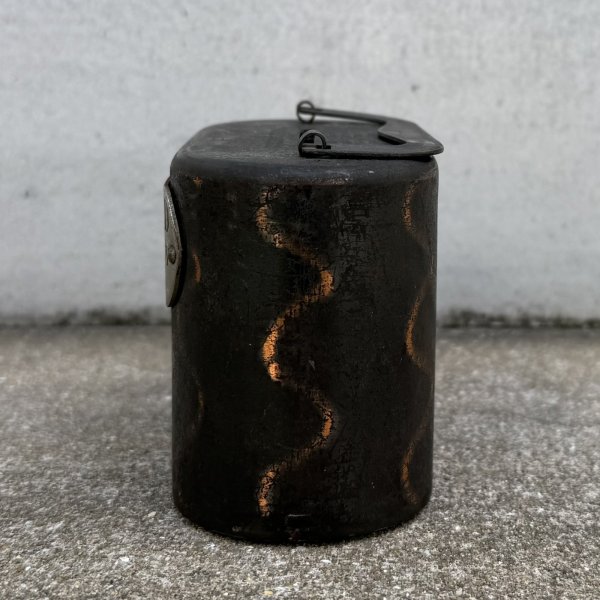 画像5: VINTAGE ANTIQUE COIN BANK JAPANNED BURNS ヴィンテージ アンティーク コインバンク マネーバンク 貯金箱 ジャパンド ジャパンフィニッシュ / コレクタブル オブジェ インテリア ノベルティー 銀行 アメリカ USA (8) (5)