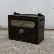 画像1: VINTAGE ANTIQUE COIN BANK JAPANNED W.F.BURNS CO. ヴィンテージ アンティーク コインバンク マネーバンク 貯金箱 ジャパンド ジャパンフィニッシュ / コレクタブル オブジェ インテリア ノベルティー 銀行 アメリカ USA (9) (1)
