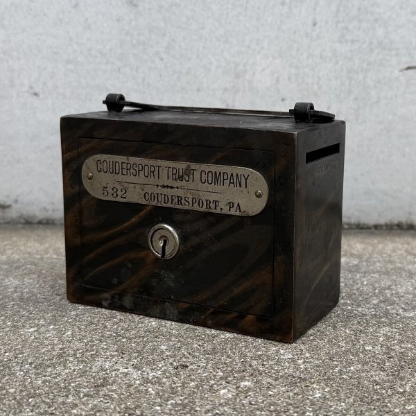 画像1: VINTAGE ANTIQUE COIN BANK JAPANNED W.F.BURNS CO. ヴィンテージ アンティーク コインバンク マネーバンク 貯金箱 ジャパンド ジャパンフィニッシュ / コレクタブル オブジェ インテリア ノベルティー 銀行 アメリカ USA (9) (1)