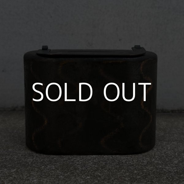 画像3: VINTAGE ANTIQUE COIN BANK JAPANNED BURNS ヴィンテージ アンティーク コインバンク マネーバンク 貯金箱 ジャパンド ジャパンフィニッシュ / コレクタブル オブジェ インテリア ノベルティー 銀行 アメリカ USA (8) (3)