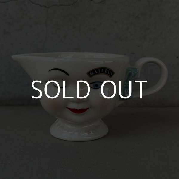 画像1: VINTAGE ANTIQUE BAILEYS CREAMER ヴィンテージ アンティーク ベイリーズ フェイスカップ クリーマー ウィンキング / コレクタブル オブジェ マグカップ ノベルティ 1996年限定 陶器 食器 雑貨 D (1)