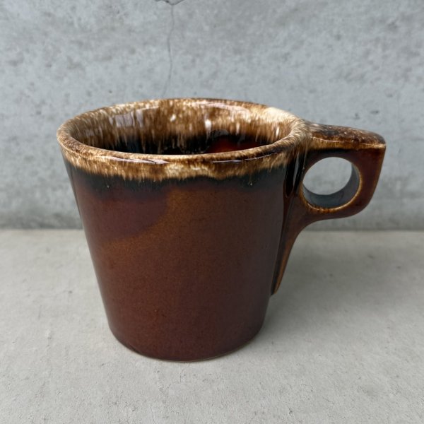画像1: VINTAGE ANTIQUE HULL POTTERY MUGCUP ヴィンテージ アンティーク ハル マグカップ ブラウンドリップ コップ 食器 陶器 / コーヒーカップ  ブラウン 茶色 カフェ 喫茶店 店舗什器 アメリカ g (1)