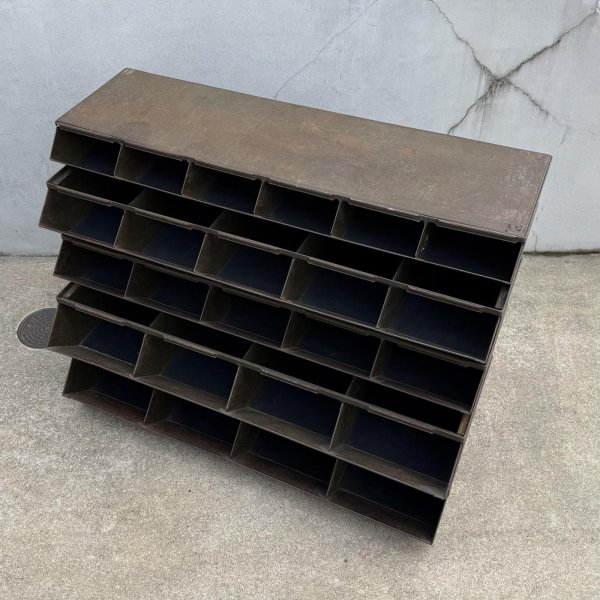 画像5: VINTAGE ANTIQUE SHELF STACKBIN ヴィンテージ アンティーク 棚 スタッキング / インダストリアル 収納 ガレージ パーツ 工具入れ 鉄 店舗什器 工業用 アメリカ (5)