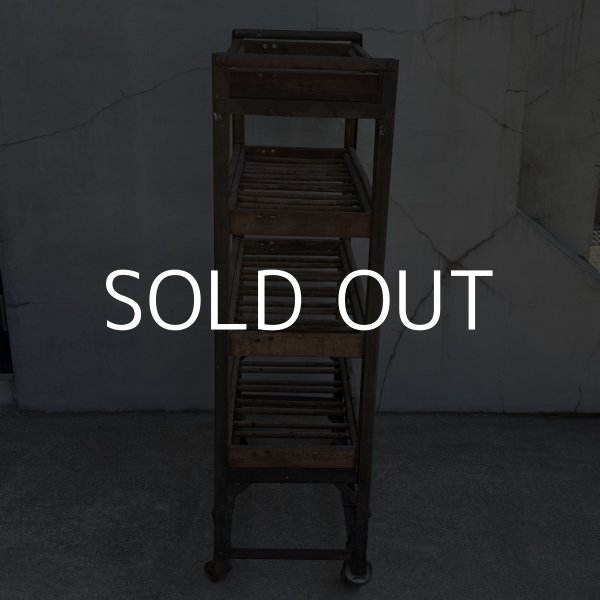 画像4: VINTAGE ANTIQUE SHOERACK ヴィンテージ アンティーク 棚 シューラック シュートロリー / インダストリアル 陳列棚 カート 家具 木製 ブラウン 店舗什器 アメリカ (4)