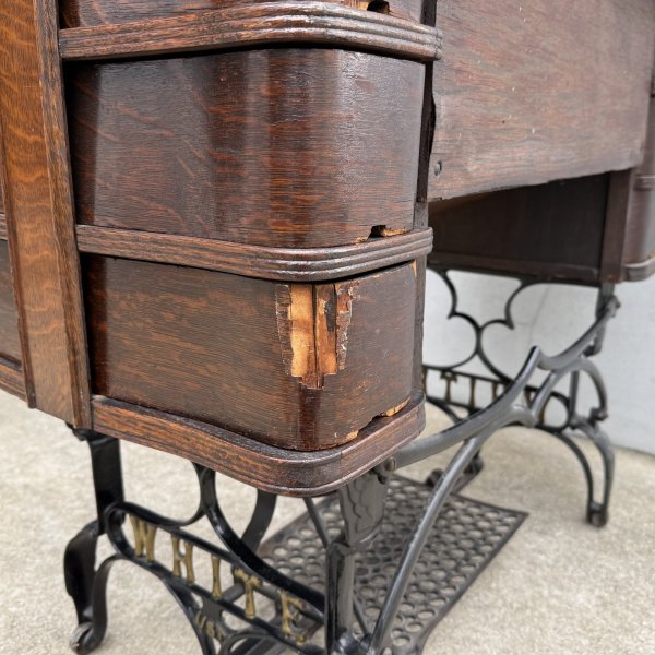 画像8: VINTAGE ANTIQUE WHITE SEWING MACHINE CO ヴィンテージ アンティーク 足踏みミシン ホワイト /  ミシンテーブル ディスプレイ インテリア 木製 店舗什器 アメリカ (8)