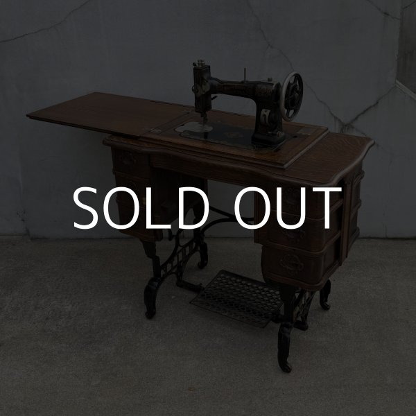 画像1: VINTAGE ANTIQUE WHITE SEWING MACHINE CO ヴィンテージ アンティーク 足踏みミシン ホワイト /  ミシンテーブル ディスプレイ インテリア 木製 店舗什器 アメリカ (1)
