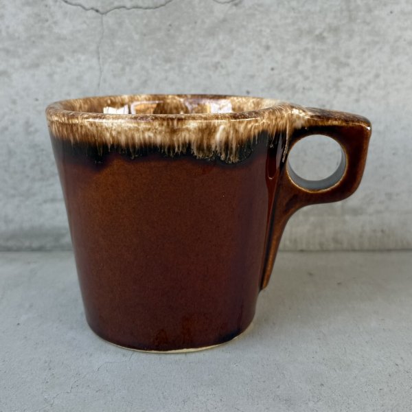 画像1: VINTAGE ANTIQUE HULL POTTERY MUGCUP ヴィンテージ アンティーク ハル マグカップ ブラウンドリップ コップ 食器 陶器 / コーヒーカップ  ブラウン 茶色 カフェ 喫茶店 店舗什器 アメリカ j (1)