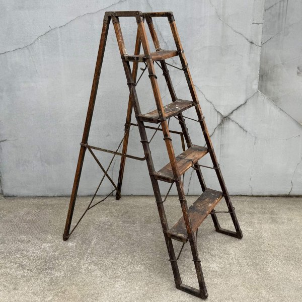 画像3: VINTAGE ANTIQUE FOLDING WOOD LADDER ヴィンテージ アンティーク 脚立 ラダー はしご  / 踏み台 ステップ 折り畳み ウッド 木製 店舗什器 アメリカ (3)