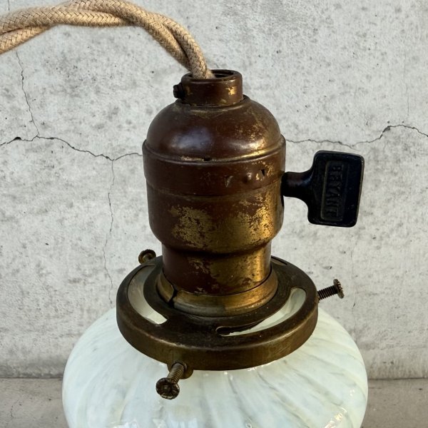 画像5: VINTAGE ANTIQUE OPALESCENT GLASS ヴィンテージ アンティーク 吊り下げライト オパールセントガラス 照明 / ライト ランプ ペンダントライト ガラスシェード 天井照明 E26 店舗什器 アメリカ USA (2) (5)