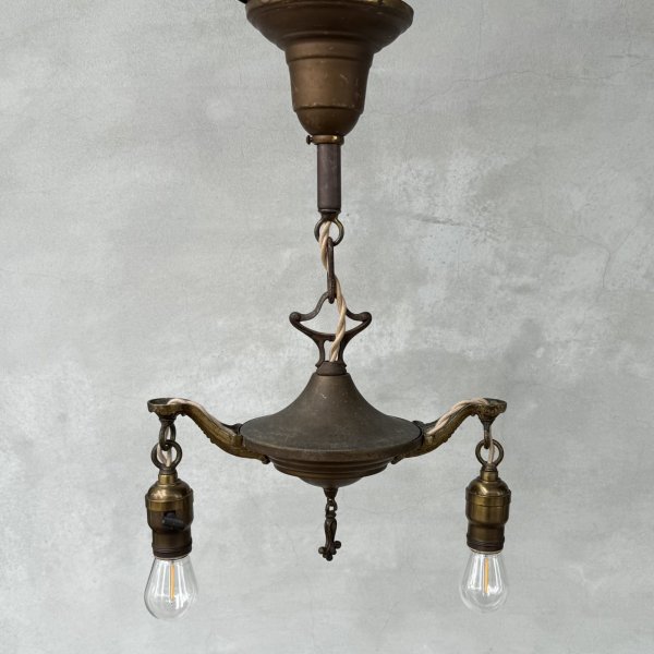 画像2: VINTAGE ANTIQUE LIGHT ヴィンテージ アンティーク シャンデリア 吊り下げライト  照明 / 2灯 ライト ペンダントランプ 天井照明 店舗什器 E26 アメリカ USA (5) (2)