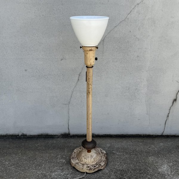 画像2: VINTAGE ANTIQUE DESKLAMP ヴィンテージ アンティーク フロアランプ デスクランプ スタンドライト テーブルランプ 卓上ライト 照明  / ミルクガラス コレクタブル E26 店舗什器 アメリカ (2)