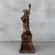 画像2: VINTAGE ANTIQUE STATUE OF LIBERTY  ヴィンテージ アンティーク 自由の女神 コインバンク 貯金箱 / コレクタブル オブジェ インテリア ディスプレイ 置物 雑貨 アメリカ (3) (2)