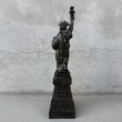 画像2: VINTAGE ANTIQUE STATUE OF LIBERTY  FIGURE ヴィンテージ アンティーク 自由の女神 / コレクタブル オブジェ インテリア ディスプレイ 置物 雑貨 アメリカ (4) (2)