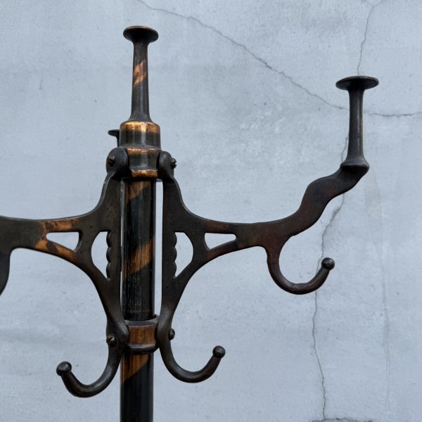 画像6: VINTAGE ANTIQUE COAT RACK JAPANNED ヴィンテージ アンティーク コートラック クロージングラック ハンガーラック ジャパンド / コレクタブル ディスプレイ ジャパンフィニッシュ 家具 服屋 店舗 什器 アメリカ (6)